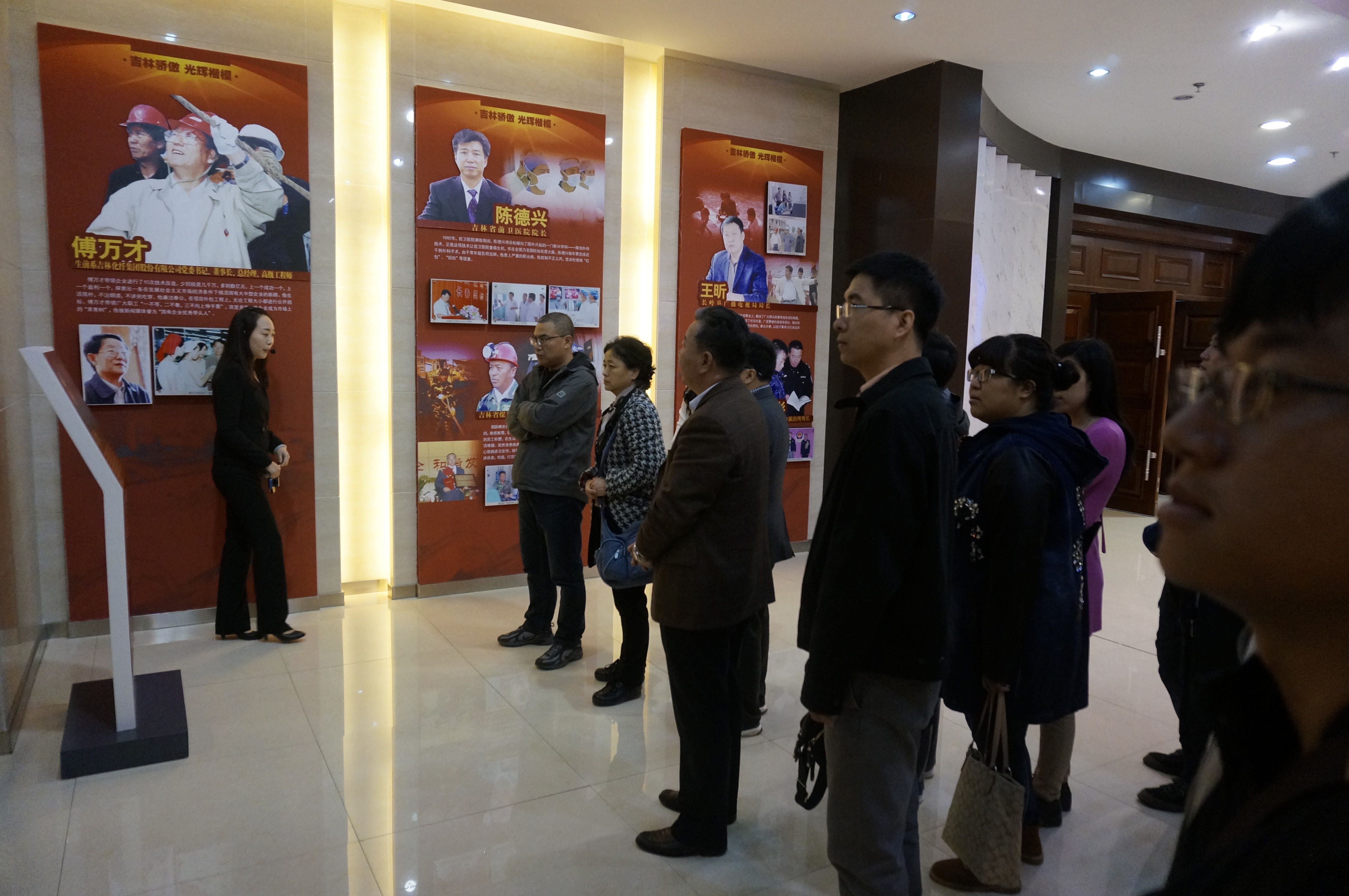 1444893890141965.jpg l_21103631.jpg